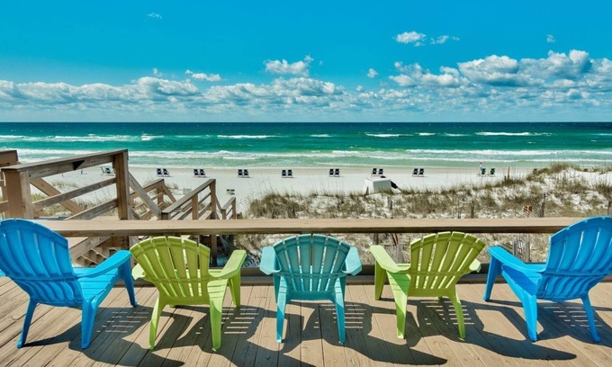 Clipper Cove House | *Beachfront | FREE Beach Service* | Walk to Restaurants