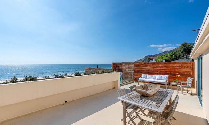 Eastern Malibu House | Beachfront Guesthouse βοΈon Sandy Topanga Beach ππ½ββοΈ