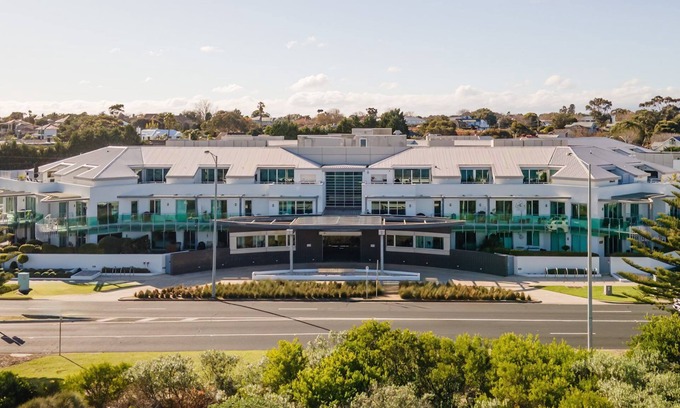Hampton Apartment | Beachfront Hampton by Property Mums