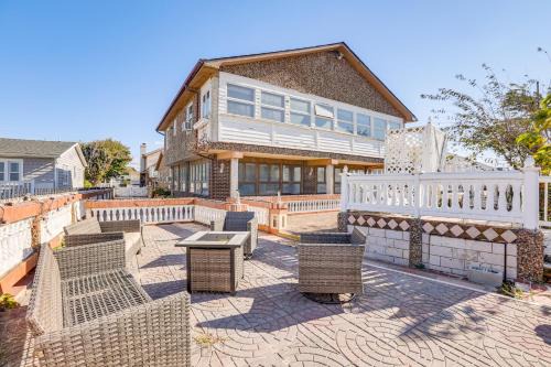 Villas House | Beachfront Home about 7 Mi to Cape May!