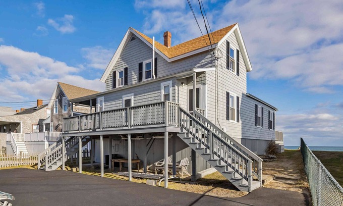 Wells Beach House | BEACHFRONT HOME-BREATHTAKING 180 DEGREE OCEAN SUNRISES & SUNSETS: 9/13-9/17 OPEN