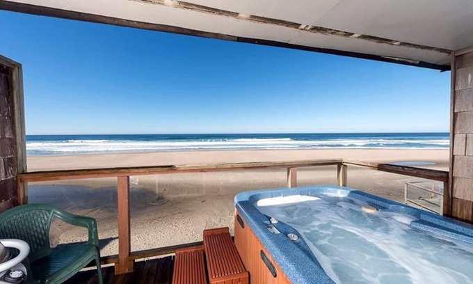 Lincoln City Condo | Beachfront, Hot Tub, BBQ | Oceanside Escape