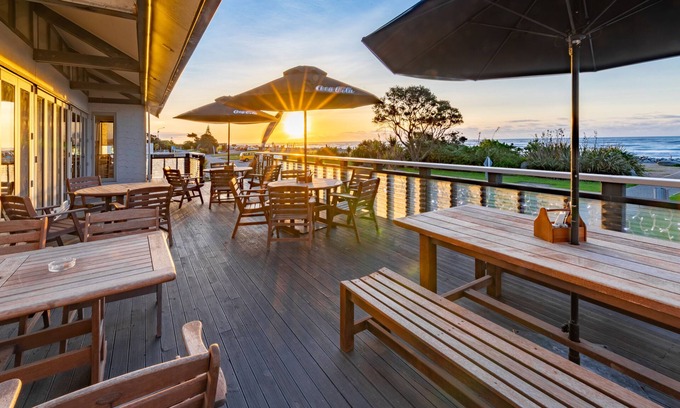 Hokitika Hotel | Beachfront Hotel