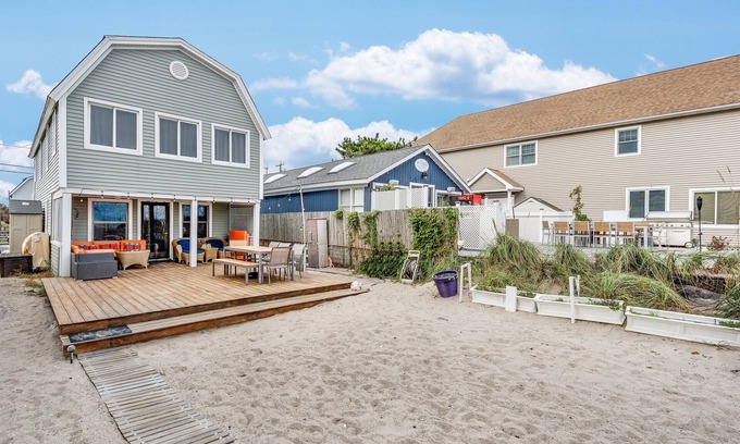 Milford House | Beachfront house on Long Island Sound