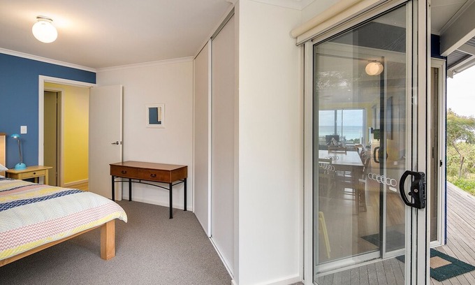Island Beach House | beachfront house with panoramic sea views and direct access to the beach