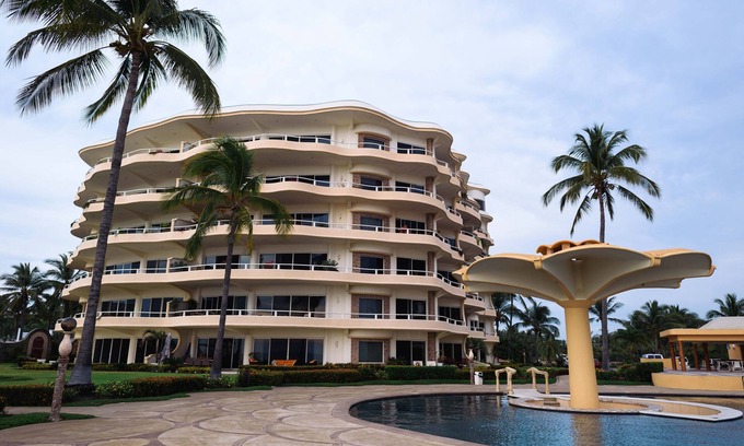 Flamingos Condo | Beachfront Luxury Condo with Stunning Ocean Views!