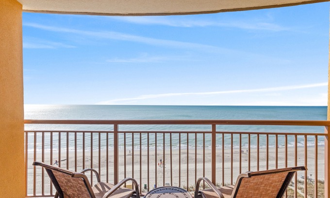 Myrtle Beach Condo | BEACHFRONT ~ Luxury Hilton Resort~ 90+5 Stars! ~ Tiki Bar ~ Lazy River 8th Floor