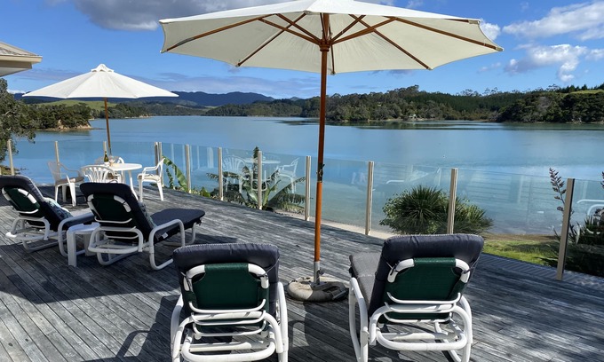 Whangaruru House | Beachfront