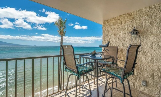 Maalaea Condo | Beachfront ocean View Condo With Unobstructed Ocean Views. 5 star reviews *