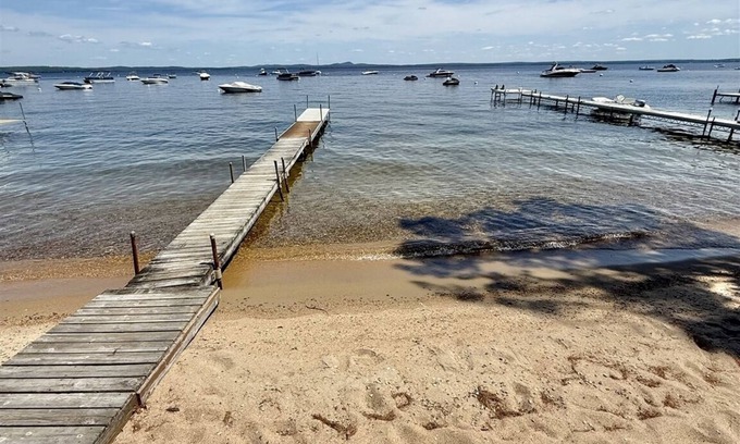 Sebago Villa | BEACHFRONT ON LONG BEACH,SEBAGO LAKE