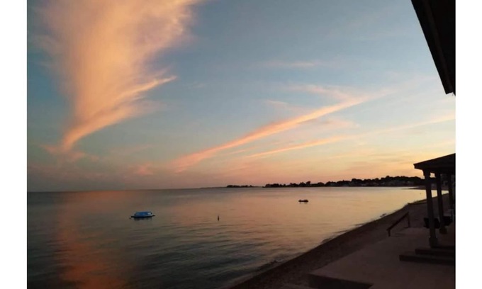 Milford House | Beachfront paradise- come, stay, relax!