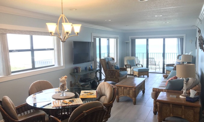 Hutchinson Island South Condo | Beachfront Paradise At Beautifully Renovated Corner Unit On Hutchinson Island