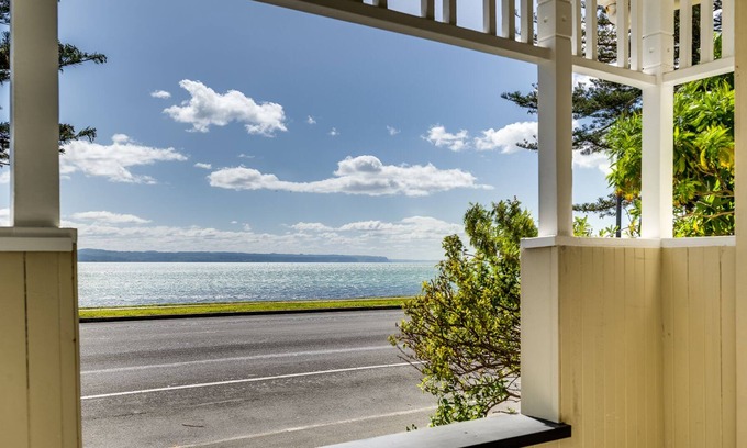 Bluff Hill House | Beachfront Pearl - Napier Holiday Home