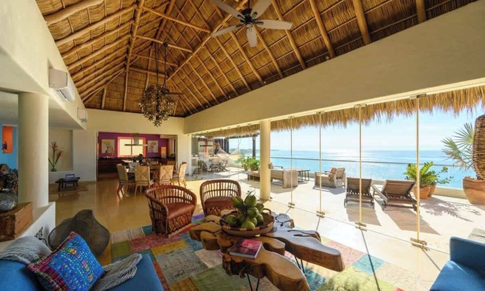 Emiliano Zapata Condo | Beachfront Penthouse Stunning Ocean Views!