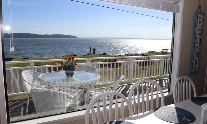 Clinton House | Beachfront picture perfect setting and spacious Whidbey home close to ferry