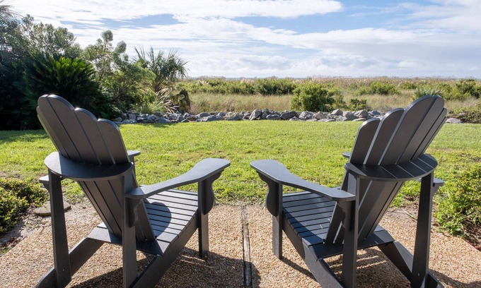 Saint Helena Island Villa | Beachfront, Remodeled 2bed/2.5bath with Pool