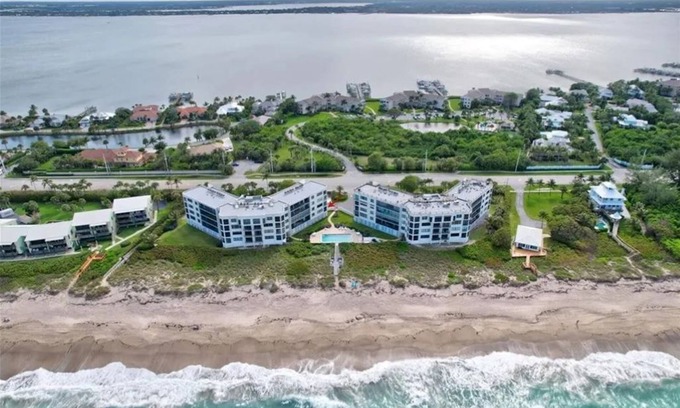 Stuart Condo | Beachfront remodeled condo in Hutchinson Island