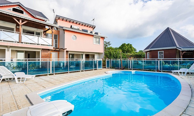 Deshaies House | Beachfront residence with swimming pool
