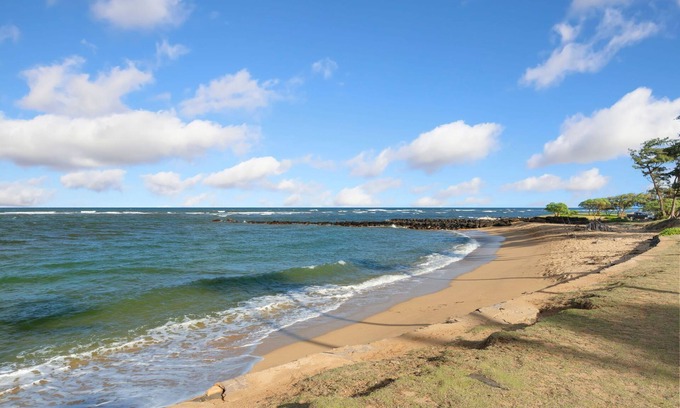 Kapaa Condo | Beachfront Resort - AC! Steps to Beach & Pool