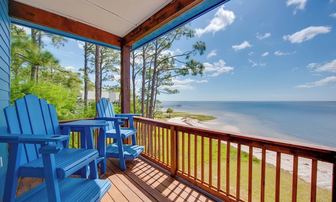 Carrabelle Cottage | Beachfront Retreat w/Dock in Lanark Village!