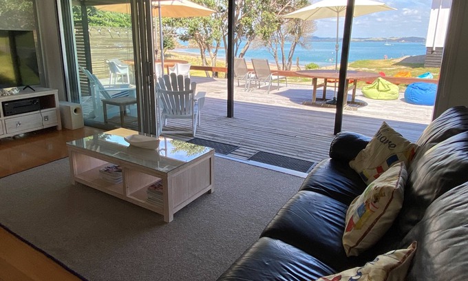 Russell House | Beachfront Retreat Bay of Islands