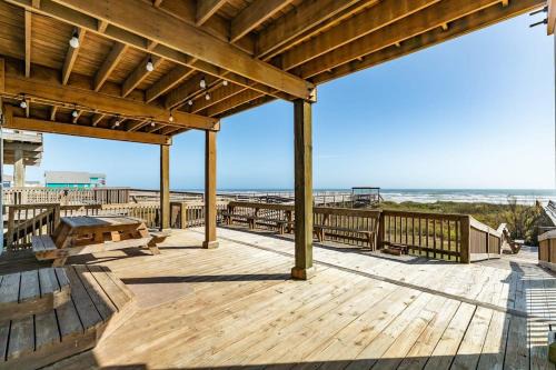Surfside Beach House | BeachFRONT Retreat Sunrises Surf Swimming