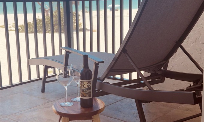 Sanibel Condo | Beachfront Sanibel Escape – Steps to Sand & Sunset Views