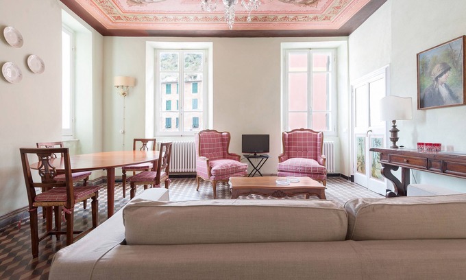 Vernazza Apartment | Beachfront, sea view, 2 AC BDR, 2 BTH, easy from train. Free Parking place.