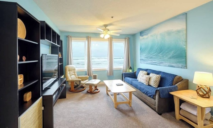 Lincoln City Condo | Beachfront Suite - Second Floor - Sleeps 2 - Pool and Hot Tub!