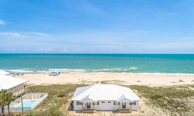 East End House | Beachfront, 2bed/1bath, ground level, screened in porch.