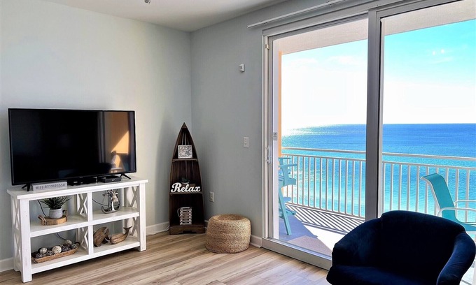 West Panama City Beach Condo | Beachfront View at Splash 705W! ALL 5-Star Reviews! Free Beach Chairs thru Oct.