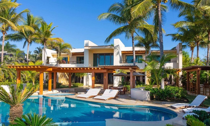 San Francisco Villa | Beachfront Villa w/large pool, 5 huge BR's all with Ocean Views & 5-pers. staff
