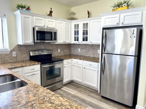 Port Aransas Apartment | Beachgate Condo Suites and Hotel 322 condo