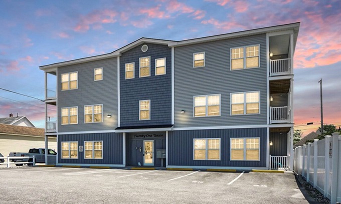 Old Orchard Beach Condo | Beachside Abode 2A by Bayley Vacation Rentals