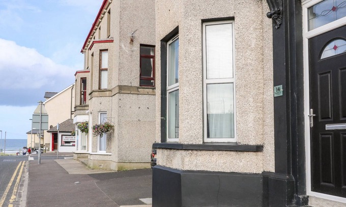 Castlerock Apartment | Beachside and Golf Apartment