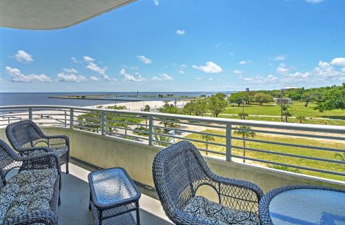Biloxi Apartment | Beachside Biloxi Club Condo Balcony with Ocean View