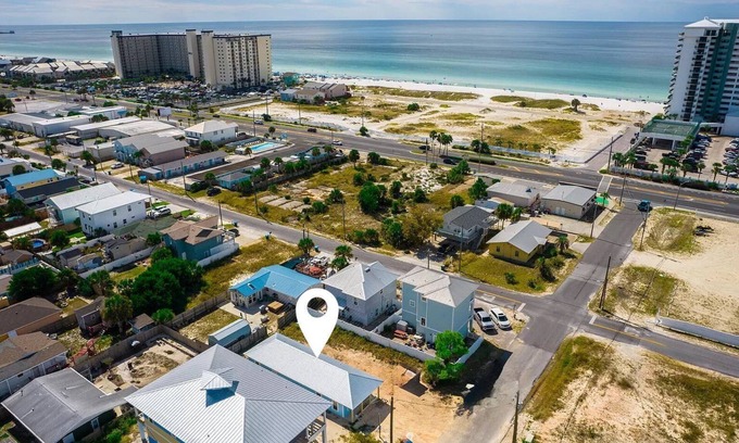 Crescent Beach House | "Beachside Bliss"/3 Bedroom/Walk to beach/New build