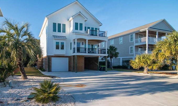 North Litchfield Beach House | Beachside Bliss at Third From the End