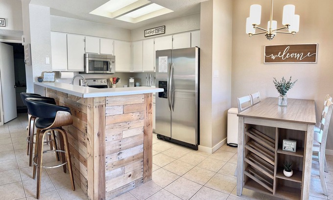 Lake Havasu City Condo | Beachside Bungalow - King Bed/Pool/Boat Parking