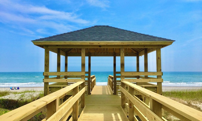 Atlantic Beach Condo | 🏖Beachside Complex Private Beach Access Pool WiFi Kitchen