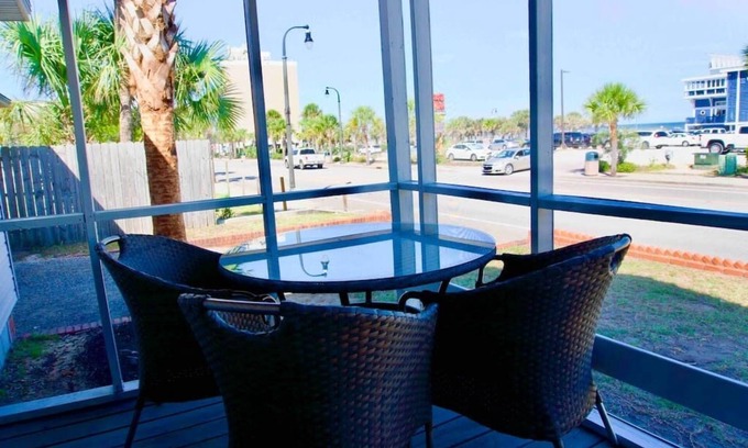 Downtown Myrtle Beach House | Beachside Cottage w/Ocean Views-Trailers Welcome