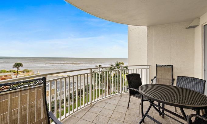 Bridgeport Heights Condo | Beachside luxurious spacious ocean-view condominium
