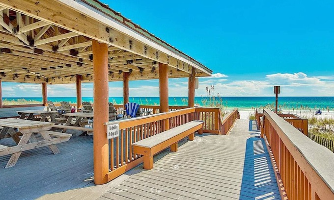 Gulf Pines House | Beachside Retreat Awaits w/Lakeview