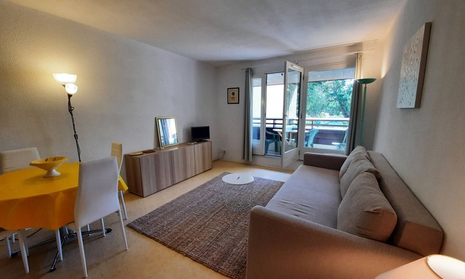 Le Penon Apartment | Beachside Retreat: Cozy 1BR Apt with Balcony, WiFi & Parking