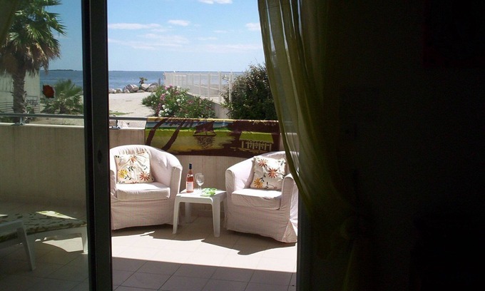 Meze Apartment | Beachside sea views, aircon, internet, modern, private parking