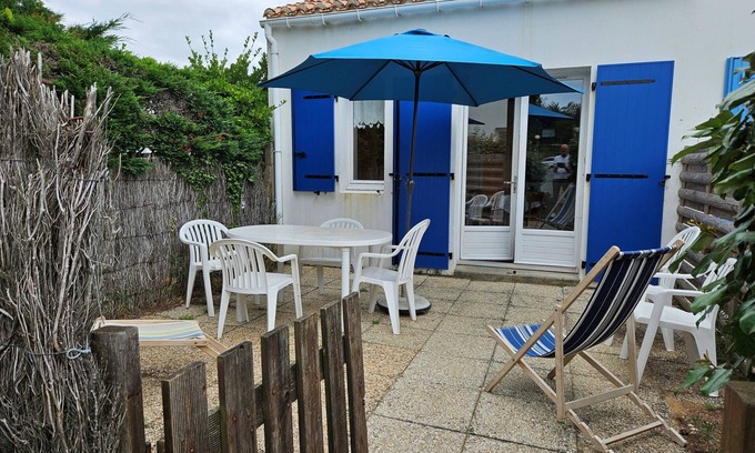 La Faute-sur-Mer House | Beachside Studio Cottage, 150m to Beach, Pets Allowed!