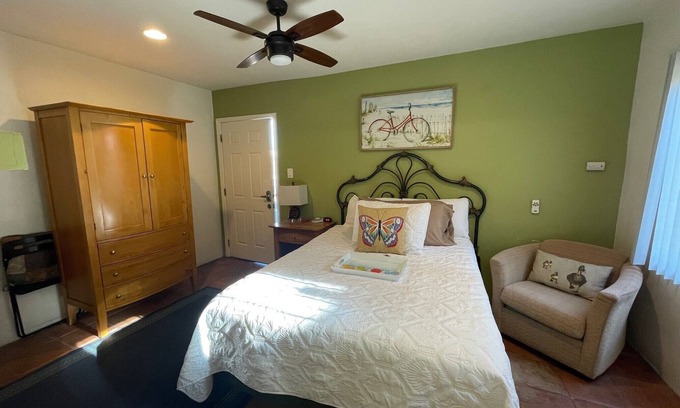 Santa Ana Heights Apartment | Beachside Studio suites with kitchenette