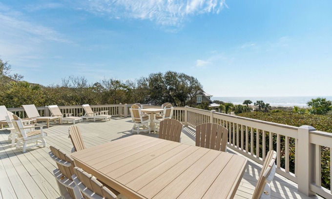 Vanderhorst Plantation House | Beachside Treehouse, spectacular ocean view on popular Surfsong Rd