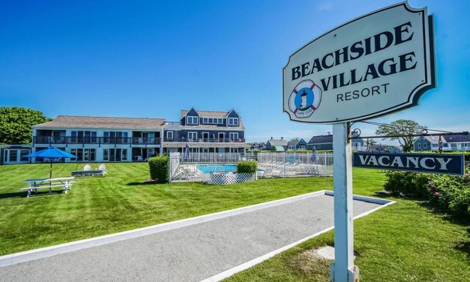 Falmouth Apartment | Beachside Village studio right on the beach with 180 views of Vineyard Sound