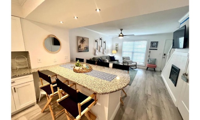 New Smyrna Beach House | Beachy 2bd Townhouse w/Garage